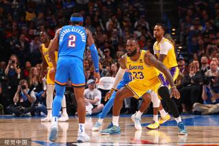 尽管他在首 尽管他在首